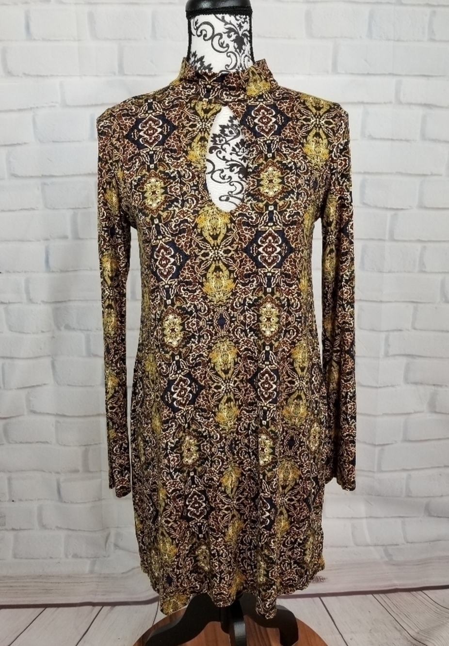 Michael Lauren keyhole front long sleeve dress